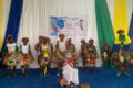 Prestation des enfants à l’occasion de la cérémonie du Livre jeunesse de Libreville, le 7 avril 2026, à Libreville. © GabonReview