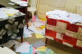 Une vue des documents éparpillés au service des examens et concours à Tchibanga. © D.R.