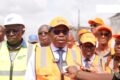 Le ministre des Travaux publics, Edgar Moukoumbi, lors de sa tournée d’inspection à Libreville, le 8 avril 2026. © Capture d'écran/Gabon 1ère