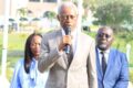 Le maire de la commune de Libreville, Eugène Mba, le 27 avril 2026, lors de la cérémonie de levée des couleurs à l’Hôtel de Ville. © Com. Mairie/Libreville