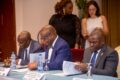 Les ministres gabonais procédant à la signature des documents. © Com. gouvernementale