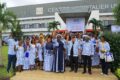 La directrice générale du CHUO, Alice Bikissa Nembe, posant avec l’ensemble du personnel, le 1er mai 2026, Owendo. © GabonReview