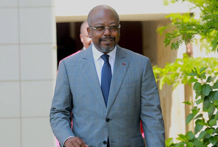 La décision de ce 15 mai 2026 prolonge le séjour de l’ancien Premier ministre, Alain-Claude Bilie-By-Nze, à la maison d’arrêt de Libreville. © GabonReview