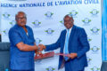 Le Général Éric Tristan Franck Moussavou et Alberto Wenceslas Mounguengui Moudoki lors de la signature du protocole d’accord entre l’ANAC et l’ANINF. © Aninf