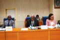 Le ministre François Ndong Obiang, à gauche, et les membres de la Commission de l’Aménagement du territoire,  des Infrastructures et des Travaux publics de l’Assemblée nationale. © D.R.