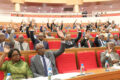 Les députés votant contre le projet de loi relatif à l’activité de crédit dans les secteurs bancaire et de la microfinance en République gabonaise. © D.R.