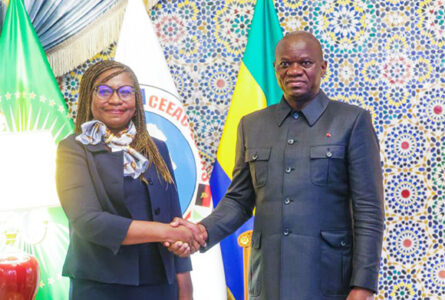 La vice-présidente de la BAD Marie-Laure Aki-Norubade et le président Oligui Nguema, le 3 mai 2026 à Libreville. © Communication présidentielle