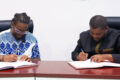 Le CGI et Lord Ekomy Ndong signant le contrat. © D.R.