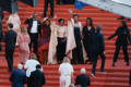 Sur le tapis rouge de Cannes, l'équipe de Ben'Imana, entre Gabon et Rwanda, salue un monde qui vient de les découvrir. © GabonReview (capture d’écran)