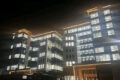 Illuminés chaque nuit avant l'inauguration d'août, ces bâtiments n'abritent pourtant encore ni service ni fonctionnaire. © DR / réseaux sociaux