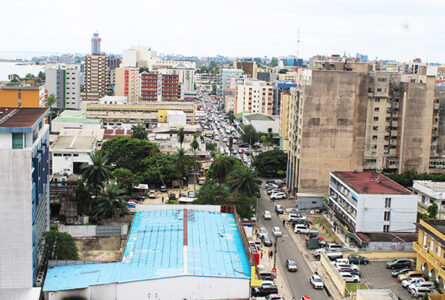 L’absence de transfert de moyens financiers ou de mesures compensatoires constitue l’un des points les plus sensibles de ce dispositif. © GabonReview
