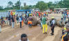 Le chantier de l'axe Ntoum-Cocobeach, bloqué le 4 mai 2026 par des centaines d'employés d'Ebomaf protestant contre leur transfert forcé vers la sous-traitance. © Gabonactu.com