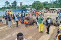 Le chantier de l'axe Ntoum-Cocobeach, bloqué le 4 mai 2026 par des centaines d'employés d'Ebomaf protestant contre leur transfert forcé vers la sous-traitance. © Gabonactu.com