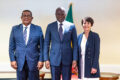 Le président Brice Clotaire Oligui Nguema, la présidente-directrice générale d'Eramet, Christel Bories (à droite), et l'administrateur directeur général de la Comilog, Léod-Paul Batolo (à gauche), à Nairobi, le 11 mai 2026, en marge du Sommet Africa Forward. © Com présidentielle Gabon