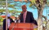 Le Maire de Libreville, Eugène Mba, s’adressant aux agents de la municipalité lors de la fête du Travail. © D.R.