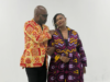 À Abidjan, Nadège Mbadou et David Tayorault réinventent un classique africain à travers une cible trouble-fête : l’addiction conjugale au smartphone. © Kendrick