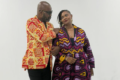 À Abidjan, Nadège Mbadou et David Tayorault réinventent un classique africain à travers une cible trouble-fête : l’addiction conjugale au smartphone. © Kendrick