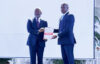 Cette étude, remise par le ministre Lubin Ntoutoume au vice-président du gouvernement, Herman Immongault, visait à établir une cartographie précise de l’industrie gabonaise afin de disposer d’indicateurs fiables pour orienter les politiques publiques. © D.R.