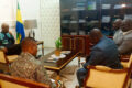 Arrêt sur image de l’audience accordée à la Chambre nationale des huissiers de justice du Gabon par le ministre de la Justice, Garde des Sceaux, chargé des Droits humains, Augustin Émane (à gauche). © La presse judiciaire gabonaise
