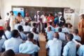 Moment de sensibilisation des jeunes apprenants aux Lycée Mabignath, à Libreville. © D.R.