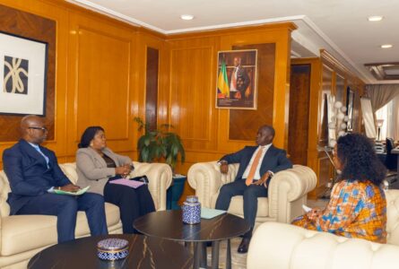 L'ambassadrice chez le vice-président du gouvernement gabonais, le 19 mai 2026. © D.R.