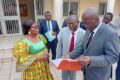 Le ministre de la Justice, Garde des Sceaux, Augustin Emane, scrutant les dossiers relatifs aux juridictions de Mouila. © D.R.