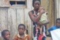 Âgée de 36 ans, Nathalie Bouna élève seule ses 11 enfants depuis le départ de son concubin survenu plusieurs mois auparavant. © GabonReview