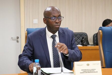 Le ministre de la Justice, Augustin Emane, à l’Assemblée nationale. © D.R.