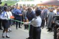Le président de la République, Brice Clotaire Oligui Nguema, coupant le ruban symbolique devant les enfants d’Omar Bongo et ses pairs africains. © GabonReview