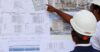 Plans, perspectives et état d’avancement des travaux : inspection d’un chantier de logements. © GabonReview (capture d’écran)