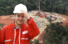 Chantier pétrolier de Maurel & Prom au Gabon (en arrière-plan) : c'est ici, dans le sous-sol gabonais, que se joue l'essentiel de la fortune du groupe français. © Photomontage GabonReview