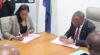 Le ministre de la Mer, de la Pêche, Aimé Martial Massamba, et la responsable de la BCEG, Daisy-Helen Eyang Ntoutoume, lors de la signature de la convention. © D.R.