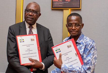 Le ministre Sosthène Nguema Nguema et le Dr Gabriel Kamga, le 15 mai 2025. © D.R.
Photo de famille à l’issue de la rencontre. © GabonReview