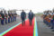 13 mai 2026. Le président de la République, Brice Clotaire Oligui Nguema, remontant le tapis rouge sous les honneurs militaires à l'aéroport de Kigali, aux côtés du ministre rwandais Jean-Damascène Bizimana, venu l'accueillir au nom des autorités rwandaises. © Présidence de la République gabonaise
