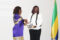 La ministre d’État, Brigitte Onkanowa, représentant le Vice-président du gouvernement, recevant du ministre de Tourisme durable, Marcelle Ebinga-Itsitsa, un exemplaire des Guides. © GabonReview