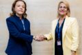La ministre gabonaise de la Santé, Pr Elsa Nkana Joséphine Ayo épouse Bivigou, et la vice-ministre cubaine de la Santé, Carilda Peña, le 20 mai 2026, à Génève. © D.R.