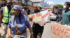 Afrique du Sud : Des scènes de violence xénophobe qui scandalisent le continent. Mais avant de condamner, l'histoire exige qu'on interroge aussi notre propre mémoire. «Rentrez chez vous» est l'ordre donné aux étrangers sur ces pancartes. © AFP / BBC