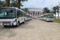 Les bus de la CNT avant leur départ pour Kango. © GabonReview