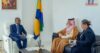 Mays Mouissi et l’ambassadeur d’Arabie saoudite au Gabon, Farraj Ben Nader, le 13 mai 2026, à Libreville. © D.R.
