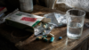Ces antibiotiques que vous achetez sans ordonnance, que vous prenez sans prescription, que vous arrêtez avant la fin du traitement : l'OMS vient de certifier qu'ils sont peut-être en train de cesser de vous soigner. Le Gabon est en zone rouge. Personne ne vous l'avait dit. © GabonReview/Illustration IA