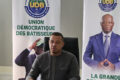 Alexandre Gilbert Awassi, Conseiller stratégique national de l'UDB, donnant lecture du communiqué du Secrétariat Général au siège du parti, le 3 juin 2026. © D.R.