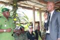 Le ministre Maurice Ntossui Allogo demandant au directeur provincial des Eaux et Forêts de l’Estuaire de veiller au respect des obligations des sociétés forestières, le 29 juin 2026. © GabonReview