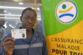 Citée en exemple par l'étude du Groupe FINACTU, la couverture maladie gabonaise, dont la carte d'assuré est le sésame, reste suspendue à la qualité du service rendu. © GabonReview / Illustration IA