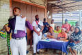 Les membres du Syndicat des débrouillards du Gabon (SDG) et de l’ONG Solidarité pour le développement du Gabon (ONG-SDG) lors de leur action au marché Mont-Bouët, de Libreville. © D.R.