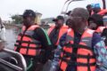 Le président Oligui Nguema et le président de la Commission nationale de la démocratie et de la participation citoyenne (CNDPC), Séraphin Moundounga, sur la lagune Banio. © GabonReview/Capture d’écra
