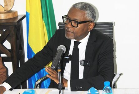 Me Thierry Nguia, membre du collège d’avocats défendant les droits de l’ex-Premier ministre, Alain-Claude Bilie-By-Nze. © GabonReview