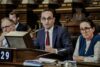 La Ville de Bordeaux – dont Thomas Cazenave, au centre de la photo, est maire – a refusé officiellement lundi 1er juin un legs privé de 53 biens culturels originaires de sept pays africains.  © GUILLAUME BONNAUD / SUD OUEST/MAXPPP
