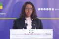 La ministre de la Fonction publique, Laurence Mengue-Me-Nzoghe épouse Ndong, prononçant son allocution de circonstance. © GabonReview