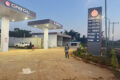 Crépuscule sur Makongonio : la station communautaire Gab'Oil illumine un territoire qui manquait, depuis trop longtemps, d'un point d'approvisionnement fiable en carburant. © D.R.