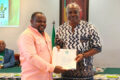 Remise des attestations d’hadésion à l'UDB. © GabonReview